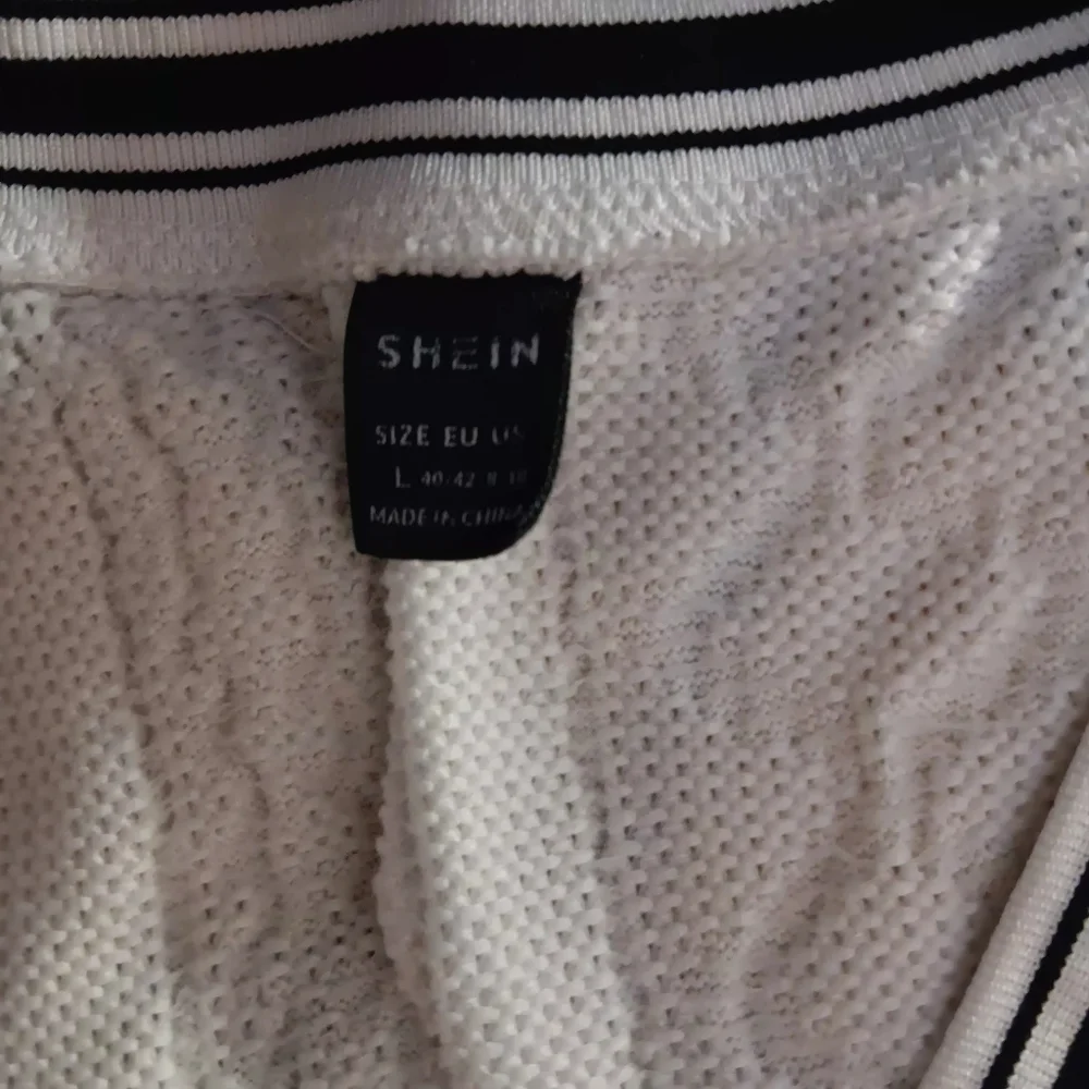 SHEIN White Cable Knit V-Neck Cropped Tank with Black Trim - Picture 10 of 11